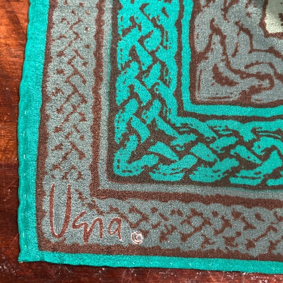 beautiful vintage Vera silk blend scarf greens - Picture 9 of 9